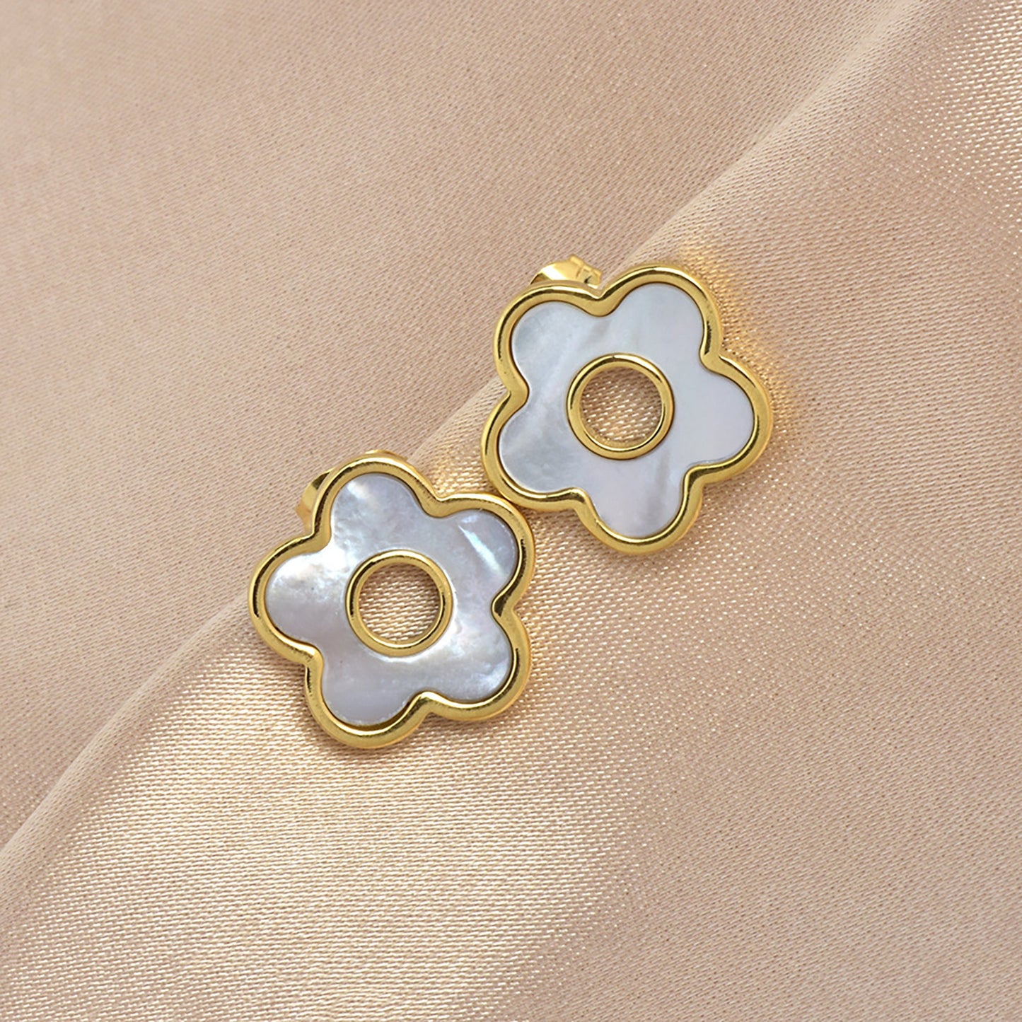 Titanium Flower Stud Earrings, Non Tarnish Earrings, Implant Grade Titanium Waterproof Earrings, Vintage Style Earrings, Minimal Earrings