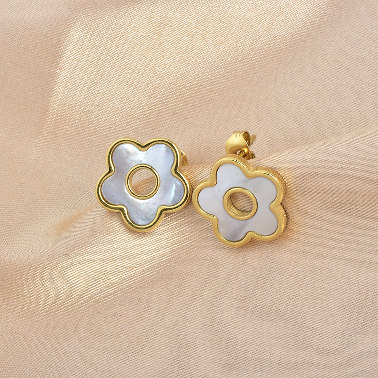 Titanium Flower Stud Earrings, Non Tarnish Earrings, Implant Grade Titanium Waterproof Earrings, Vintage Style Earrings, Minimal Earrings