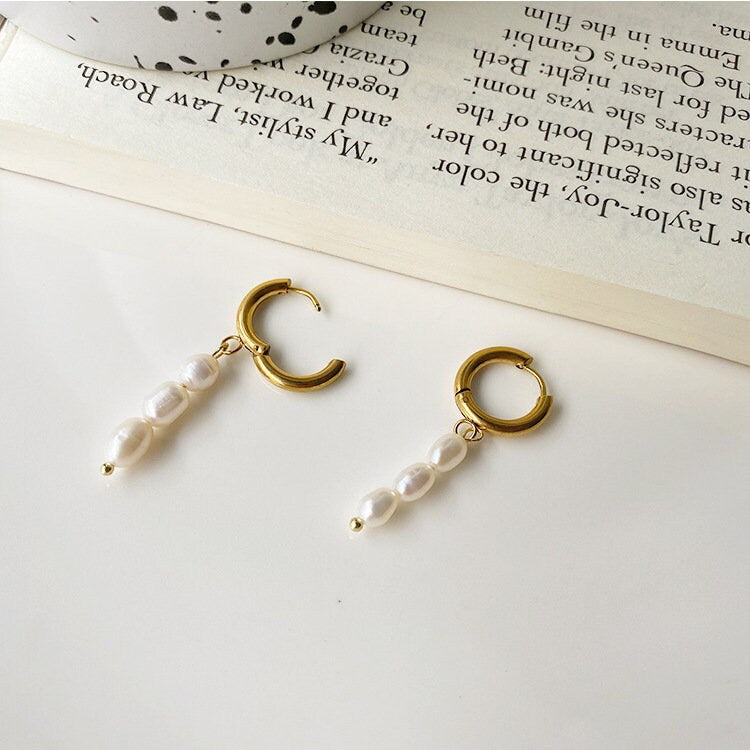 Titanium Real Pearl Huggies Hoop Earrings, Non Tarnish Earrings, Implant Grade, Waterproof, Vintage Style Earrings, Minimal Earrings