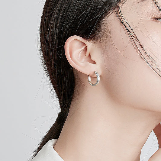 Gold vs. Titanium Earrings: Which is Better for Sensitive Ears?