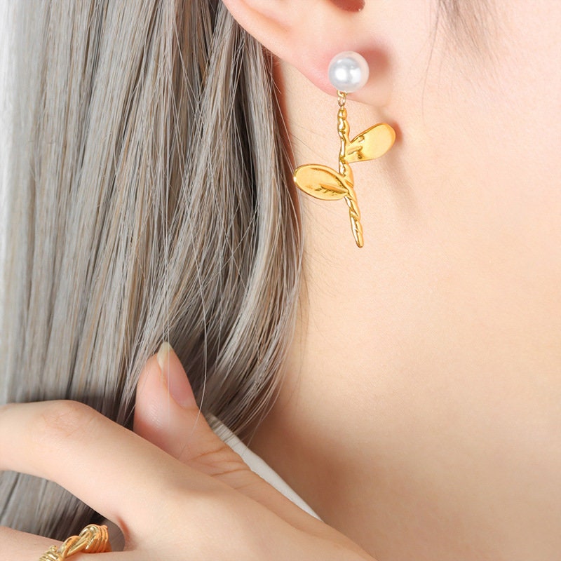 Titanium Pearl Flower Earrings, Non Tarnish Earrings, Implant Grade Titanium Waterproof Earrings, Vintage Style Earrings, Minimal Earrings